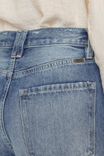 Load image into Gallery viewer, Kan Can ULTRA HIGH RISE 90&#39;S WIDE LEG FLARE JEANS
